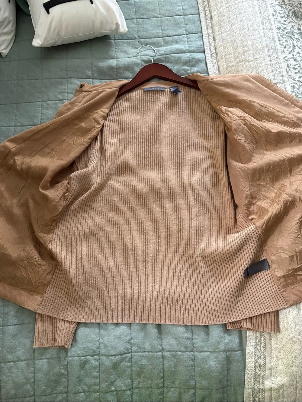 Liz Claiborne 📏 approximate